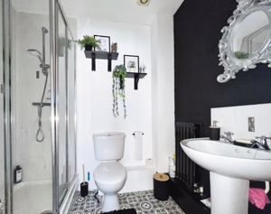 En-suite- click for photo gallery